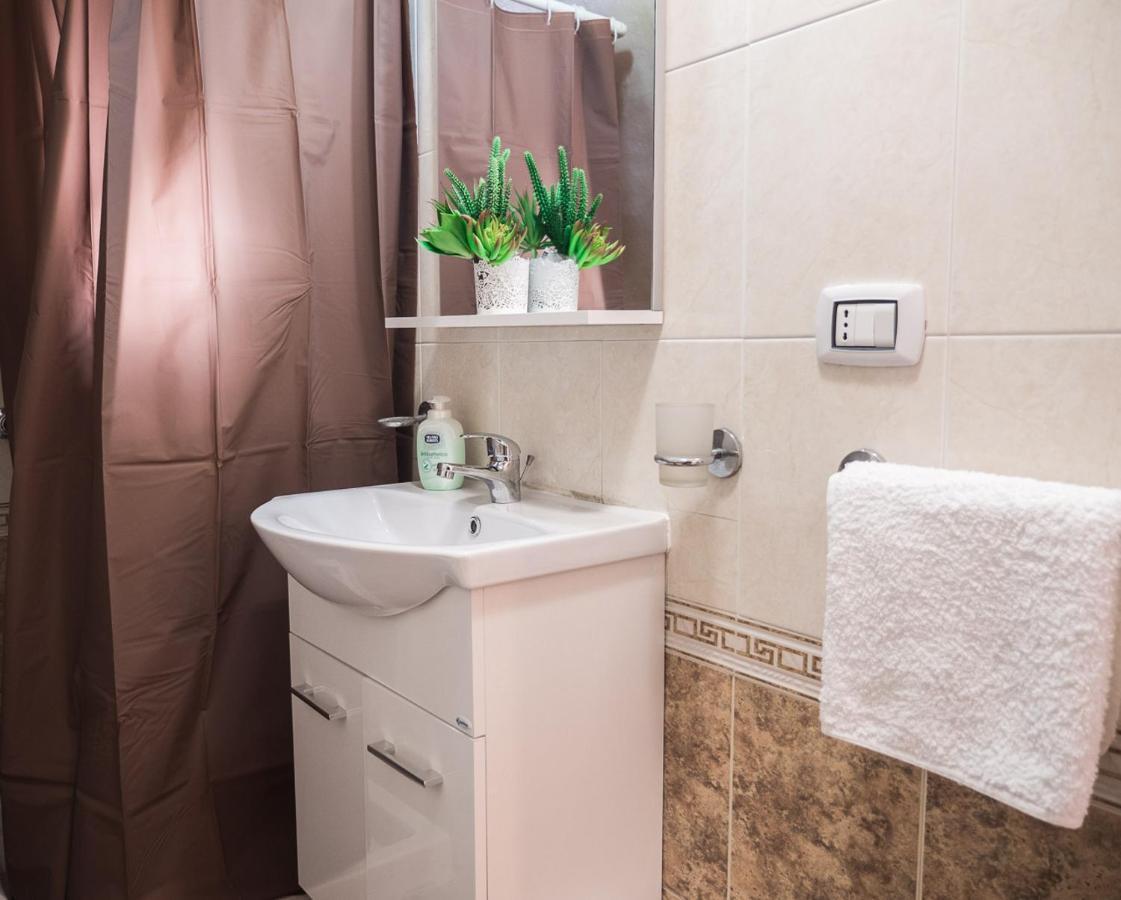 Chiaia Premium Flat, Naples Center, Near Seaside Apartman Kültér fotó